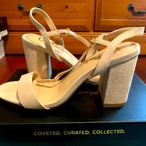 NIB faux side block heel sandal